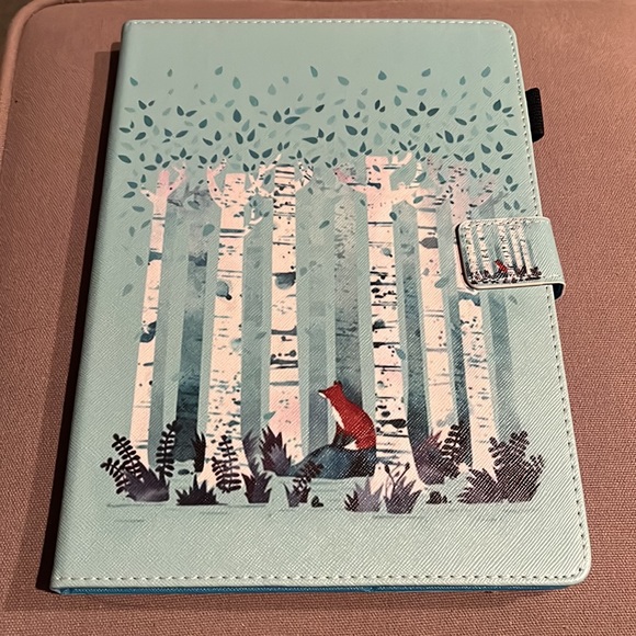 Brand new in Package I Pad case.  Fits 10.5 inch iPad. - Picture 6 of 7